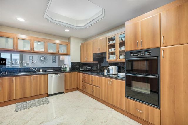 9595 Collins Ave NPHD, Surfside, FL 33154