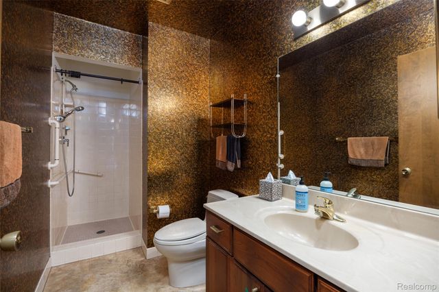 19646 Wilshire Boulevard, Beverly Hills Village, MI 48025