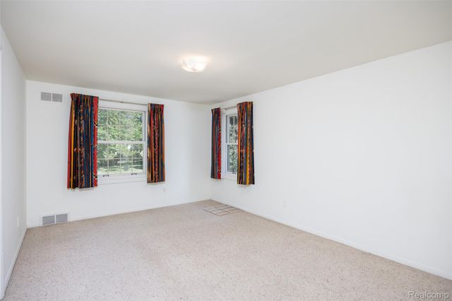 19646 Wilshire Boulevard, Beverly Hills Village, MI 48025