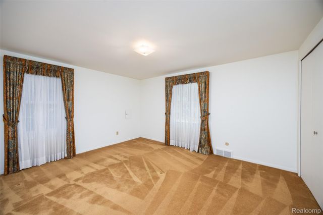 19646 Wilshire Boulevard, Beverly Hills Village, MI 48025