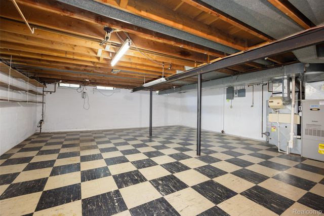19646 Wilshire Boulevard, Beverly Hills Village, MI 48025
