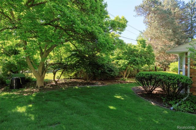 19646 Wilshire Boulevard, Beverly Hills Village, MI 48025