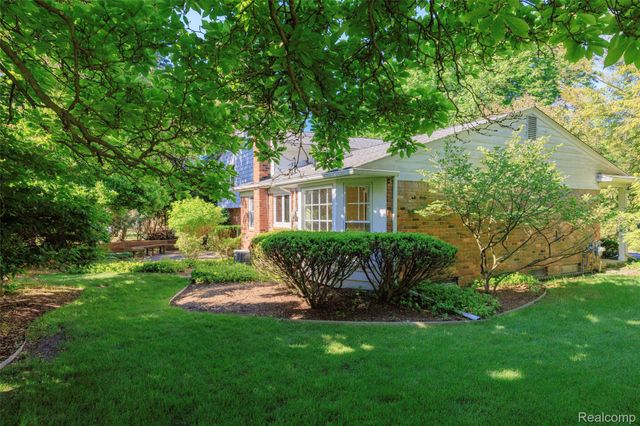 19646 Wilshire Boulevard, Beverly Hills Village, MI 48025