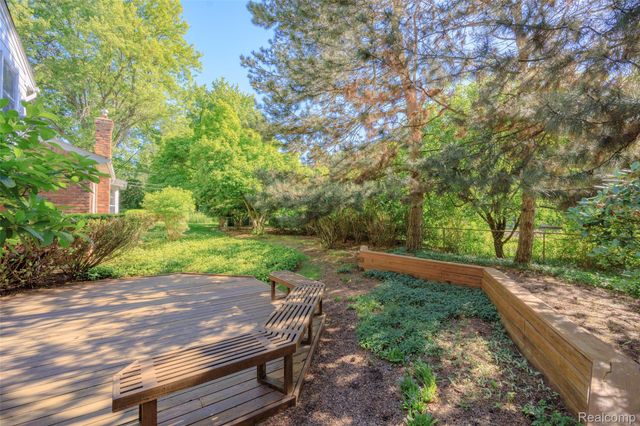 19646 Wilshire Boulevard, Beverly Hills Village, MI 48025