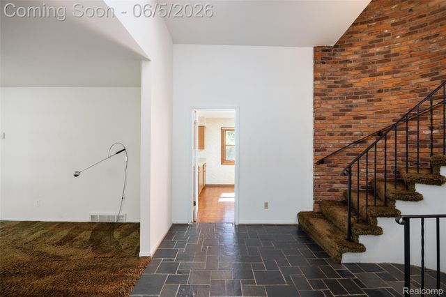 19646 Wilshire Boulevard, Beverly Hills Village, MI 48025