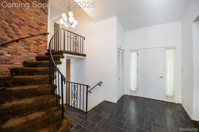 19646 Wilshire Boulevard, Beverly Hills Village, MI 48025