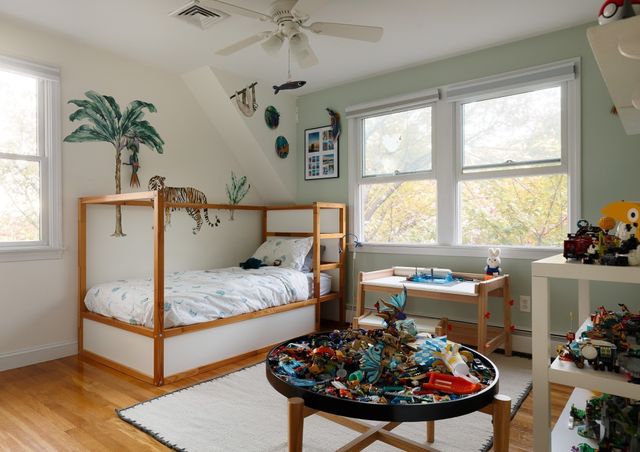 17 Sutherland Rd, Lexington, MA 02421