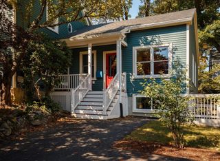 17 Sutherland Rd, Lexington, MA 02421