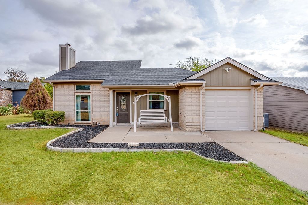 507 Heather Drive, Granbury, TX 76048