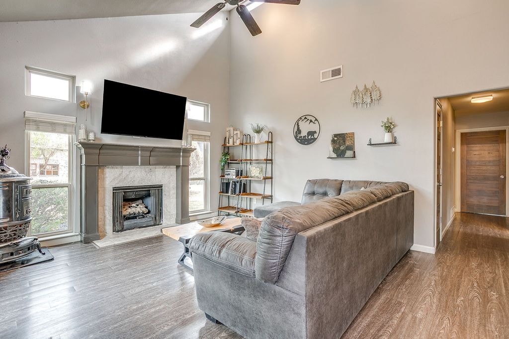 507 Heather Drive, Granbury, TX 76048 — photo 4