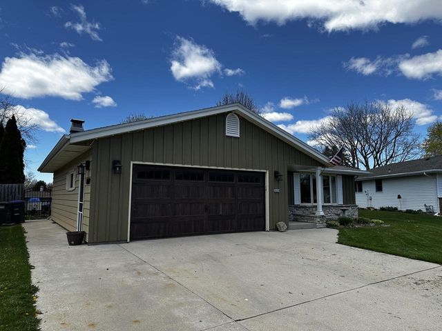2424 W Mark DRIVE, Sheboygan, WI 53083