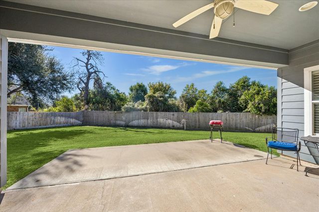 313 Regal Court, Bellville, TX 77418