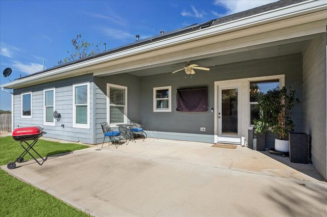 313 Regal Court, Bellville, TX 77418