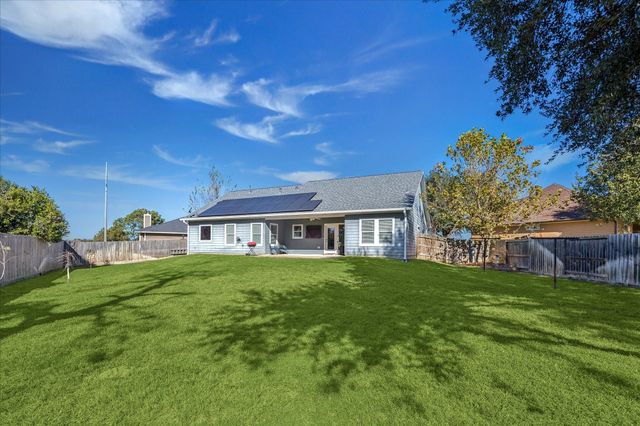 313 Regal Court, Bellville, TX 77418