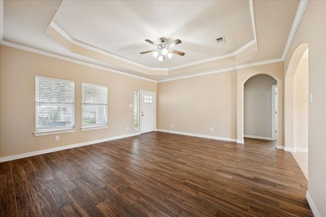 313 Regal Court, Bellville, TX 77418