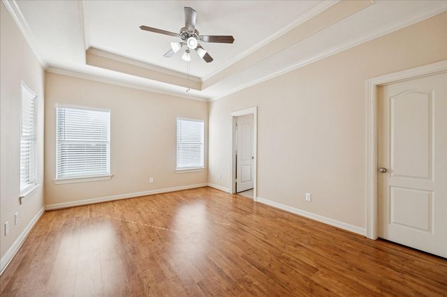 313 Regal Court, Bellville, TX 77418