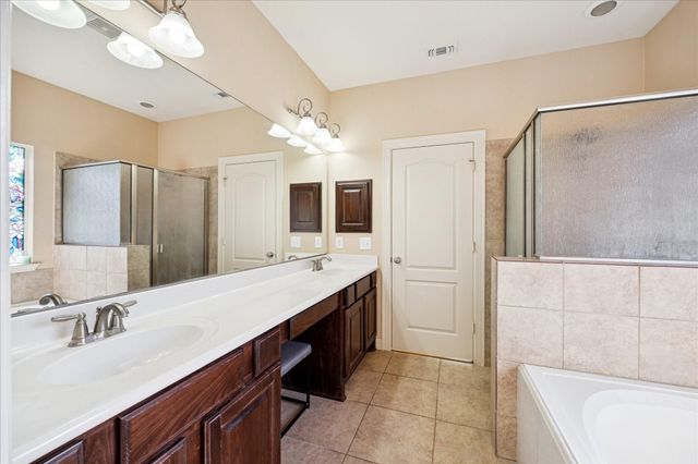 313 Regal Court, Bellville, TX 77418