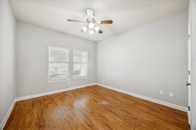 313 Regal Court, Bellville, TX 77418