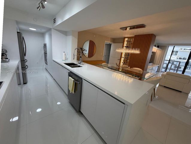 5757 Collins Ave 504, Miami Beach, FL 33140