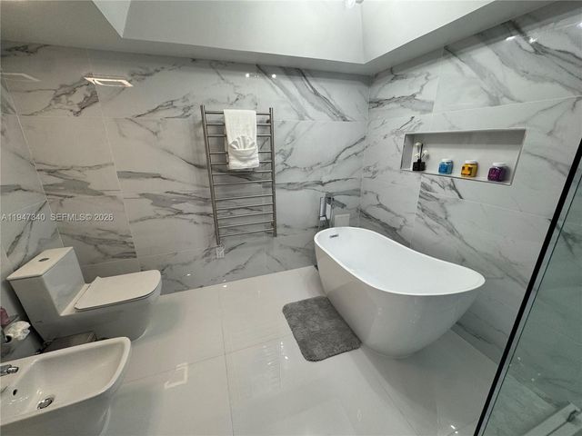 5757 Collins Ave 504, Miami Beach, FL 33140