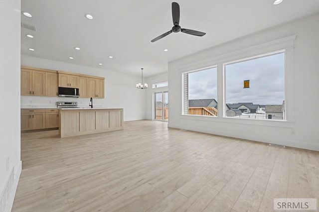 5992 Cottontree Lane, Ammon, ID 83406