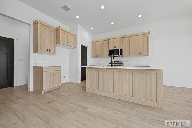 5992 Cottontree Lane, Ammon, ID 83406