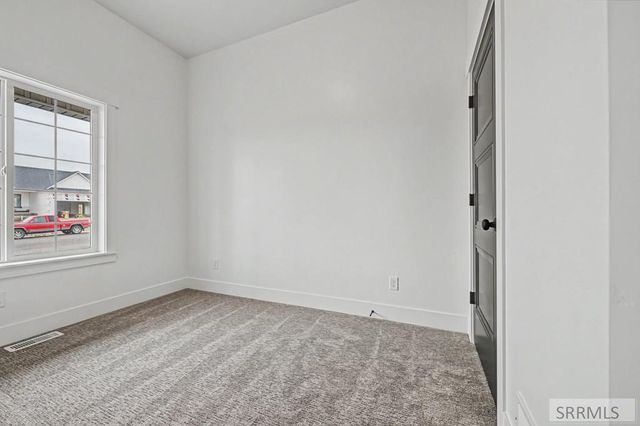 5992 Cottontree Lane, Ammon, ID 83406