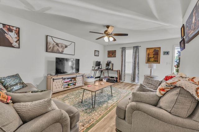 537 Peachers Ridge Rd, Clarksville, TN 37042