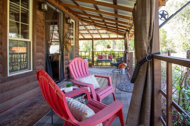 5051 Sunbird Dr, Chandler, TX 75758