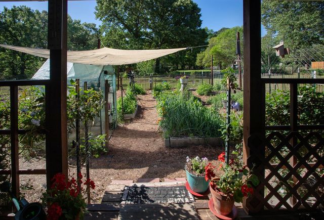 5051 Sunbird Dr, Chandler, TX 75758