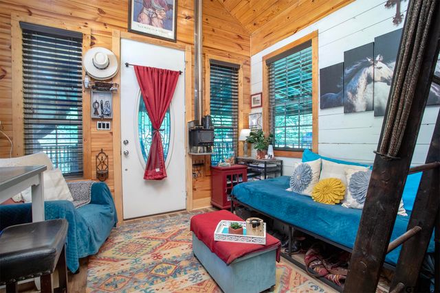 5051 Sunbird Dr, Chandler, TX 75758