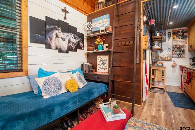 5051 Sunbird Dr, Chandler, TX 75758