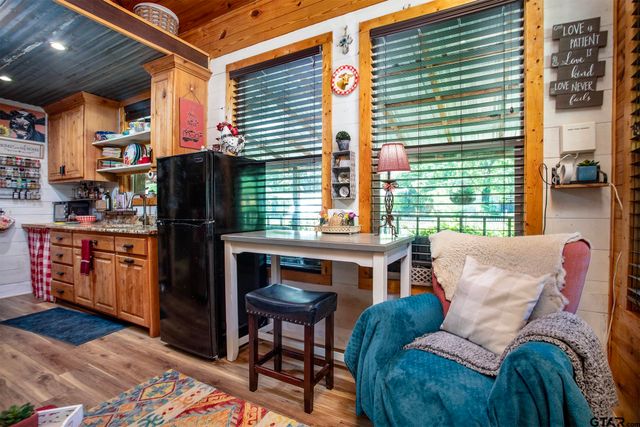 5051 Sunbird Dr, Chandler, TX 75758