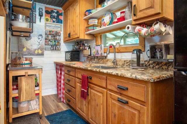 5051 Sunbird Dr, Chandler, TX 75758