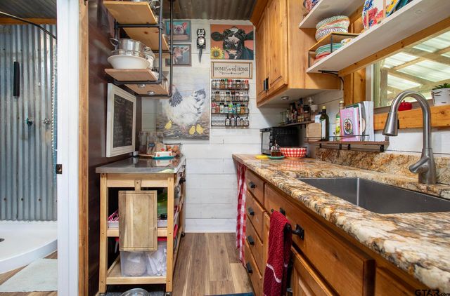 5051 Sunbird Dr, Chandler, TX 75758