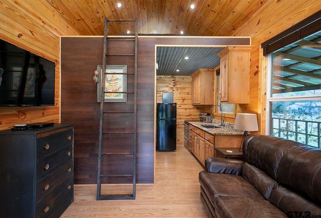 5051 Sunbird Dr, Chandler, TX 75758