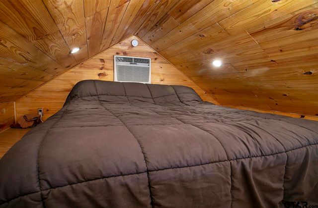 5051 Sunbird Dr, Chandler, TX 75758