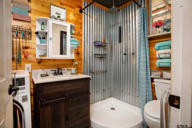 5051 Sunbird Dr, Chandler, TX 75758