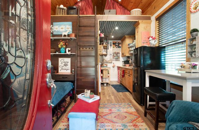 5051 Sunbird Dr, Chandler, TX 75758