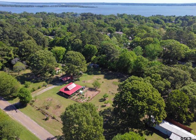 5051 Sunbird Dr, Chandler, TX 75758