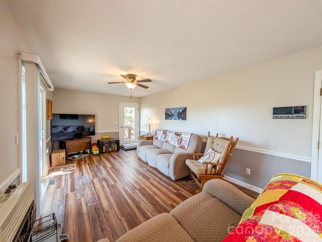 254 Shepard Way, Burnsville, NC 28714