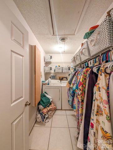 254 Shepard Way, Burnsville, NC 28714