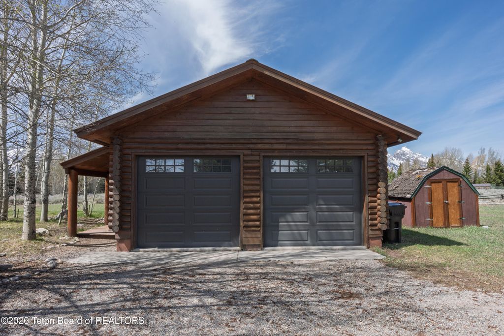 7505 N ROBERTA Drive, Jackson, WY 83001 photo 10