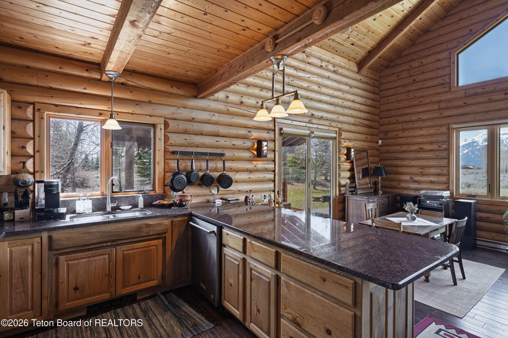 7505 N ROBERTA Drive, Jackson, WY 83001 photo 21