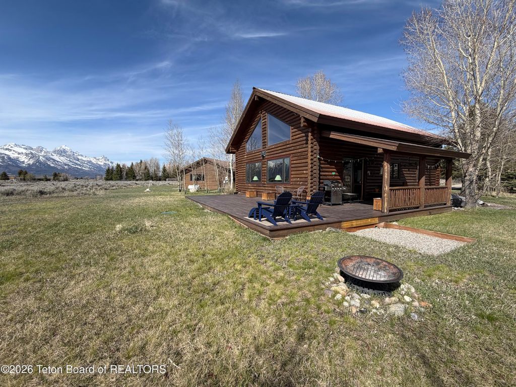 7505 N ROBERTA Drive, Jackson, WY 83001 photo 4