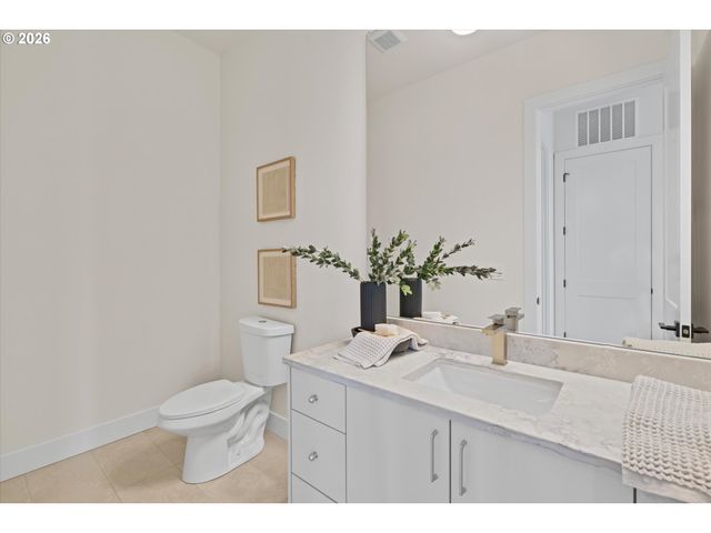 2040 S RIVER Rd, Kelso, WA 98626