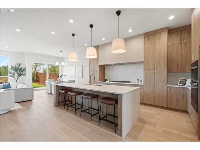 2040 S RIVER Rd, Kelso, WA 98626