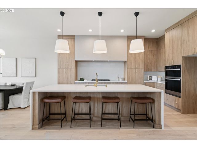 2040 S RIVER Rd, Kelso, WA 98626