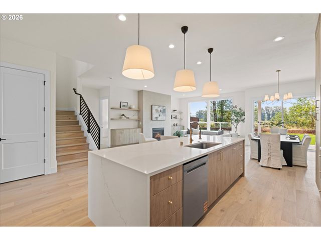 2040 S RIVER Rd, Kelso, WA 98626