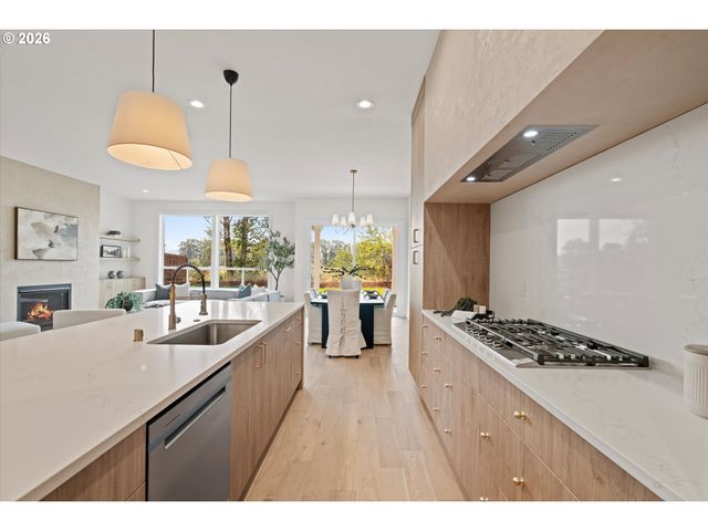 2040 S RIVER Rd, Kelso, WA 98626